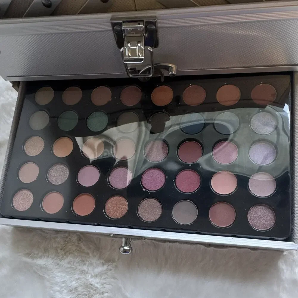 Metal Makeup Train Case Set Multicolor Pressed Powder Eye Shadow Blush Brushes